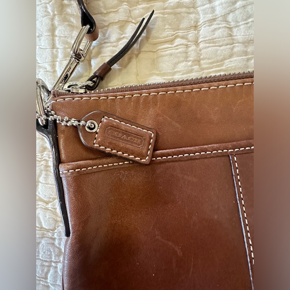 Coach Brown Leather Crossbody Bag with Adjustable Strap - Picture 5 of 5